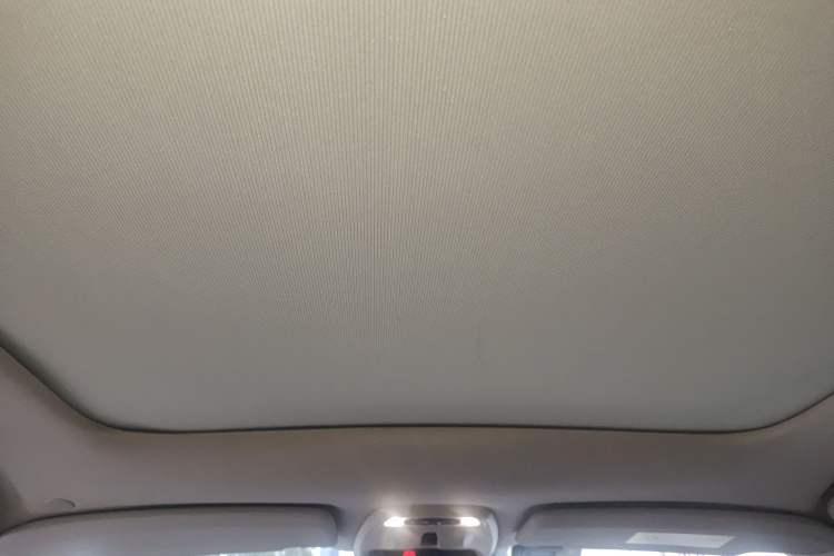 Used Volvo V40 2016 T4 Smart Luxury Edition Headliner