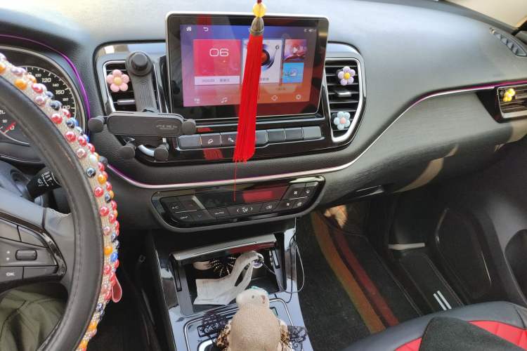 Used FAW Senya R9 2018 1.2T Manual Luxury Smart Edition
