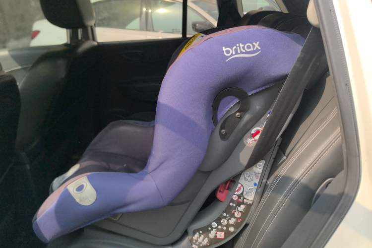 Used Renault Koleos 2014 Revised Version 2.0L Two-Wheel Drive Standard Edition Left Rear Seat