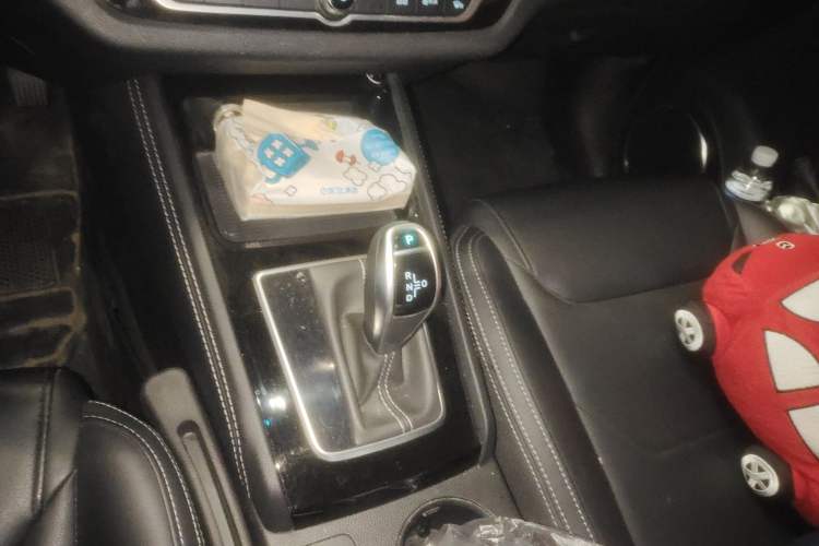 Used BYD Song 2021 Classic Edition 1.5T Automatic Elite Model Gear Lever