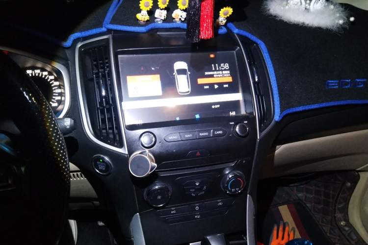 Used Ford Edge 2016 EcoBoost 245 Two-Wheel-Drive Titanium 5-Seater Audio And AC Panel