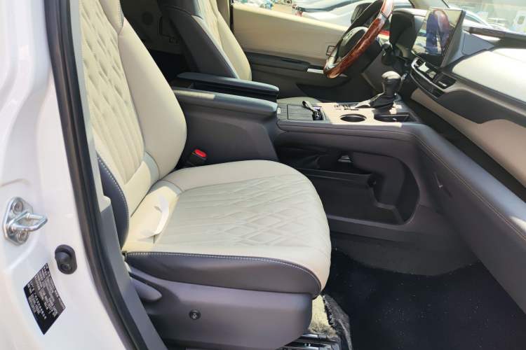 Used Toyota SIENNA 2021 2.5L Hybrid Comfort Edition
