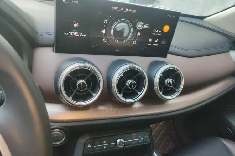 Used Wey VV5 2021 1.5T Two-Wheel Drive Smart Pioneer
