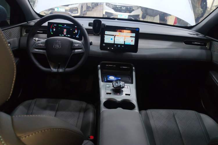 Used BYD Qin PLUS 2025 DM-i Smart Drive 55KM Leading Model