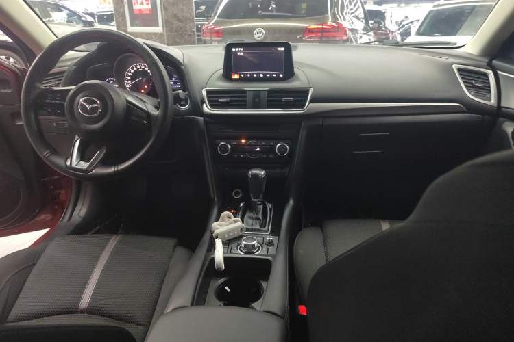 Used Mazda Mazda 3 Axela 2017 Sedan 1.5L Automatic Luxury Model China VI Standard
