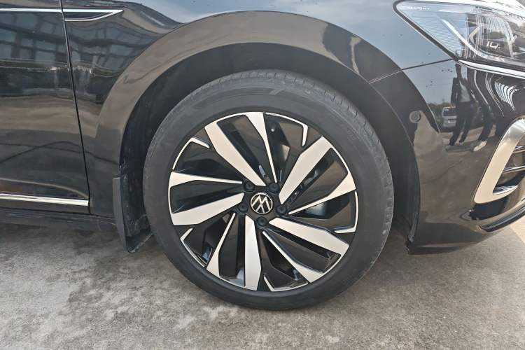 Used Volkswagen Passat 2025 Outstanding Model 380TSI Dragon Glory Edition
