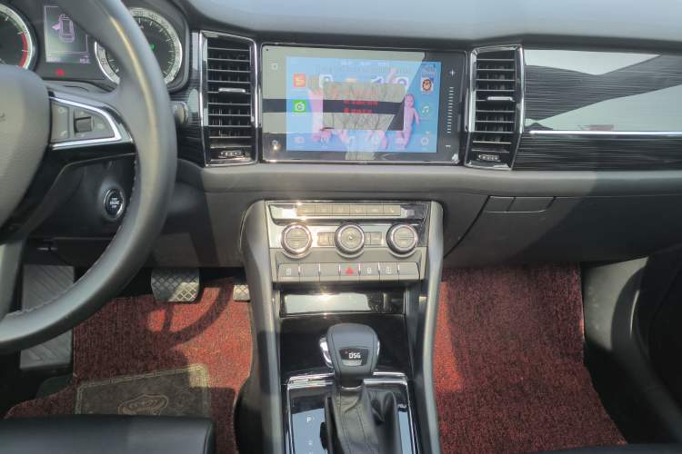 Used Skoda Kodiaq 2018 Facelifted TSI330 5-Seater Two-Wheel-Drive Luxury Enjoyment Edition
