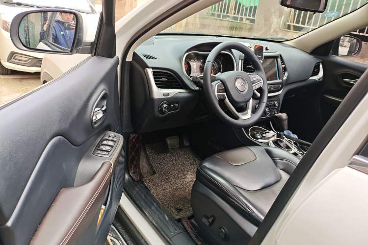 Used Jeep Cherokee 2016 2.4L Professional Smart Version