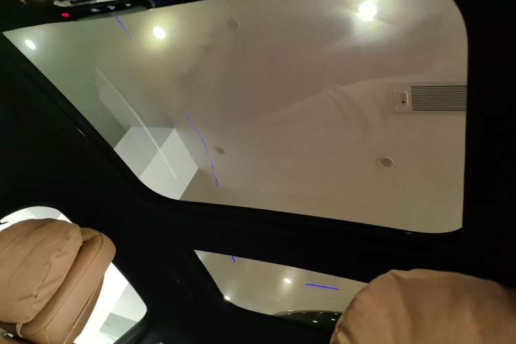 Used Mercedes-Benz E-Class New Energy 2024 E 350 e L Plug-in Hybrid Sedan Headliner