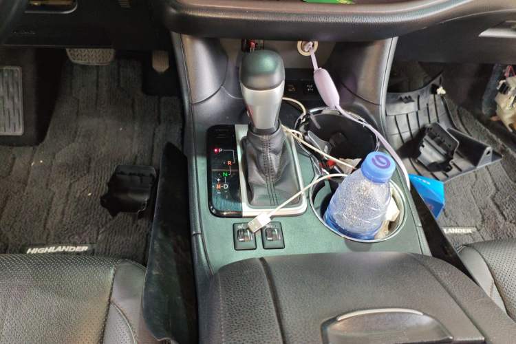 Used Toyota Highlander 2015 2.0T Four-Wheel Drive Luxury Edition 7-Seater Gear Lever