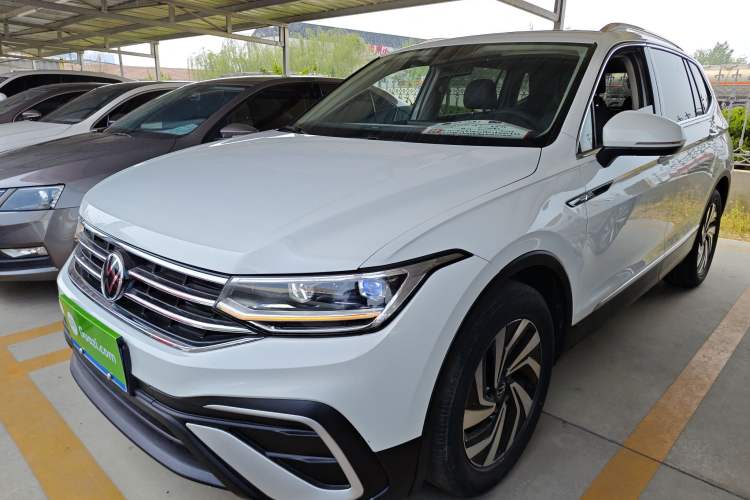 Used Volkswagen Tiguan L 2023 Revised Version 330TSI Automatic Two-Wheel Drive Smart Enjoyment Edition
