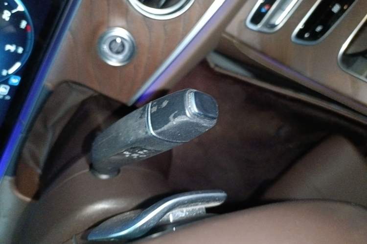 Used Mercedes-Benz E-Class 2022 Updated E 260 L Gear Lever