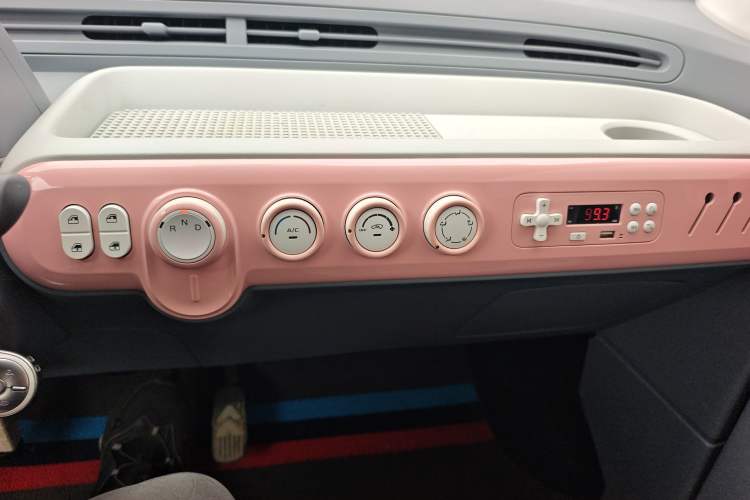 Used Bestune Pony 2024 170km Range Energizing Horse Audio And AC Panel