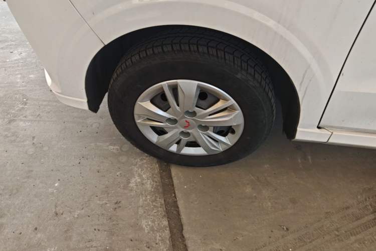 Used Wuling Hongguang 2021 1.5L Revised S Base Version with Electric Power Steering LAR Left Front Wheel Hub