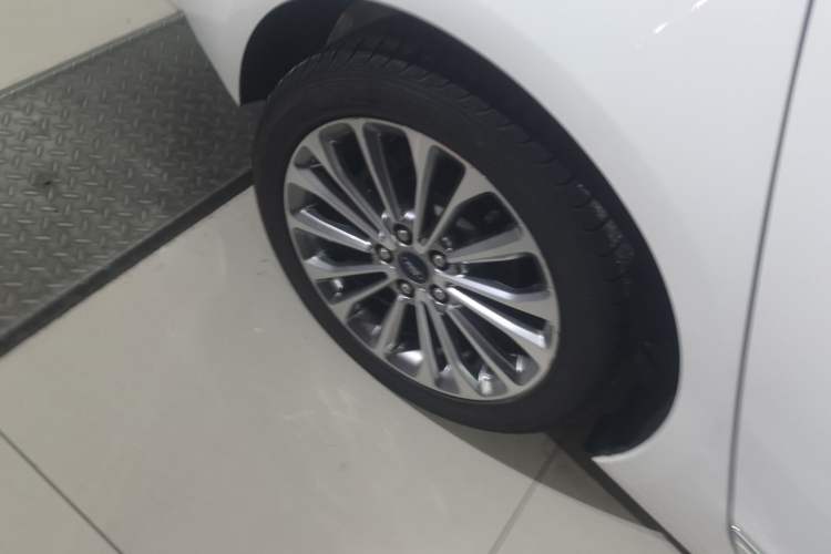 Used Ford Escort 2019 EcoBoost 125 Automatic Luxury Edition Right Rear Wheel Hub