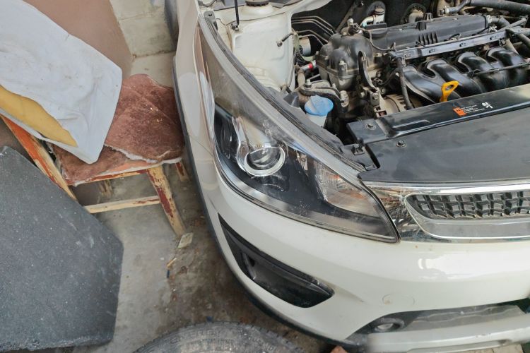 Used Kia KX Cross 2019 1.6L Automatic Dynamic Sunroof Version China VI Right Front Headlight