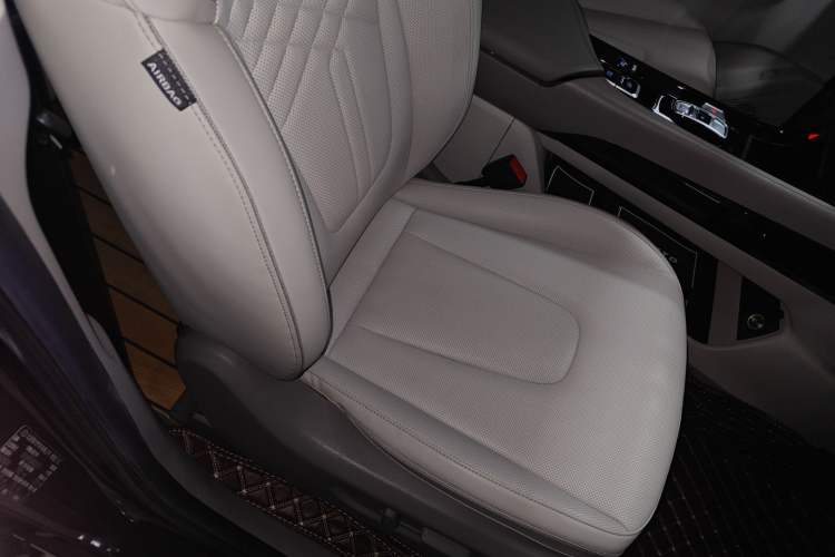 Used Hyundai Custo 2021 270TGDi Prestige LUX Right Front Seat