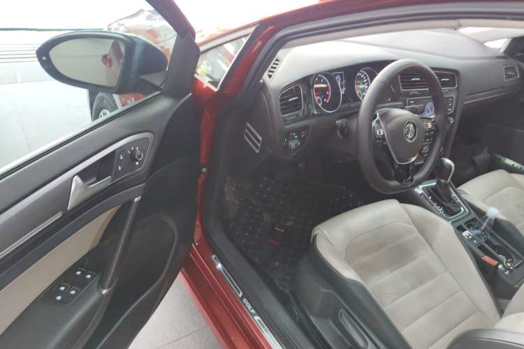 Used Volkswagen Golf 2017 230TSI Automatic Luxury Million-Vehicle Commemorative Edition Driver Seat