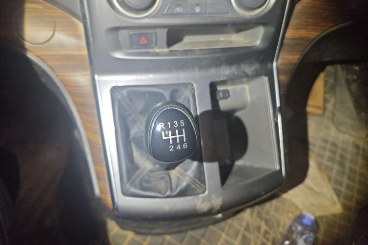 Used FORTHING Lingzhi PLUS 2021 Travel Edition 2.0L Manual Luxury 7-Seater Gear Lever