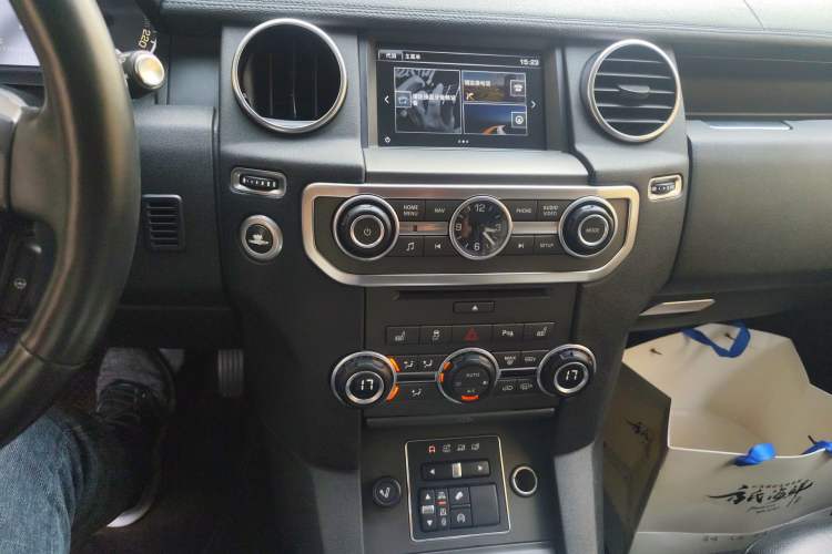 Used Land Rover Discovery 2016 3.0 SC Obsidian Black Heritage Edition SE
