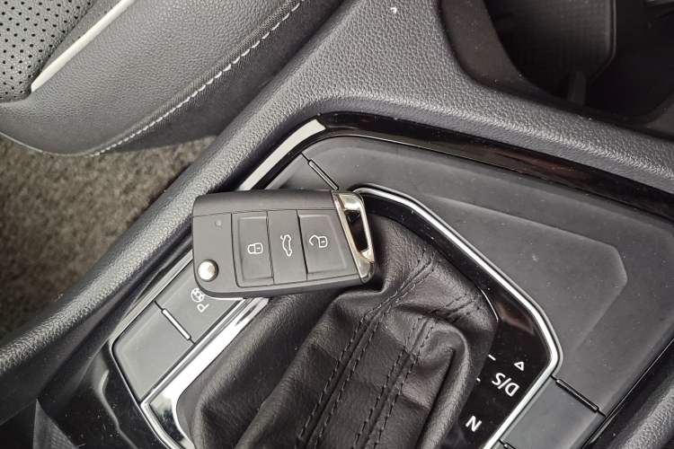 Used Volkswagen Tiguan L 2022 330TSI Automatic Two-Wheel Drive R-Line Enhanced Edition
