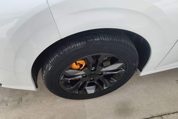 Used Dongfeng Aeolus Yixuan 2023 Mach Edition 1.5L Automatic Chasing Shadow Version Left Front Wheel Hub