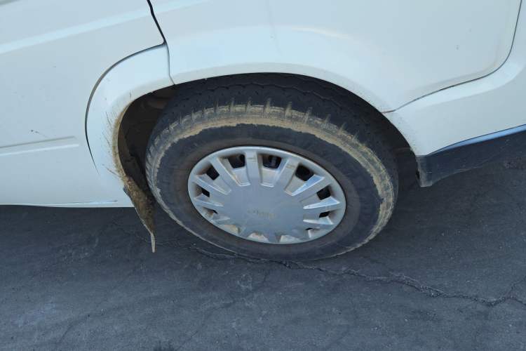 Used JMC Transit 2017 2.8T Commercial Version Short Wheelbase Mid-Roof 6/7/8-Seater JX493 Right Front Wheel Hub