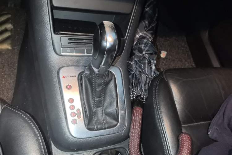 Used Volkswagen Tiguan 2012 1.8TSI Automatic Two-Wheel Drive Zhaoshi Edition Gear Lever