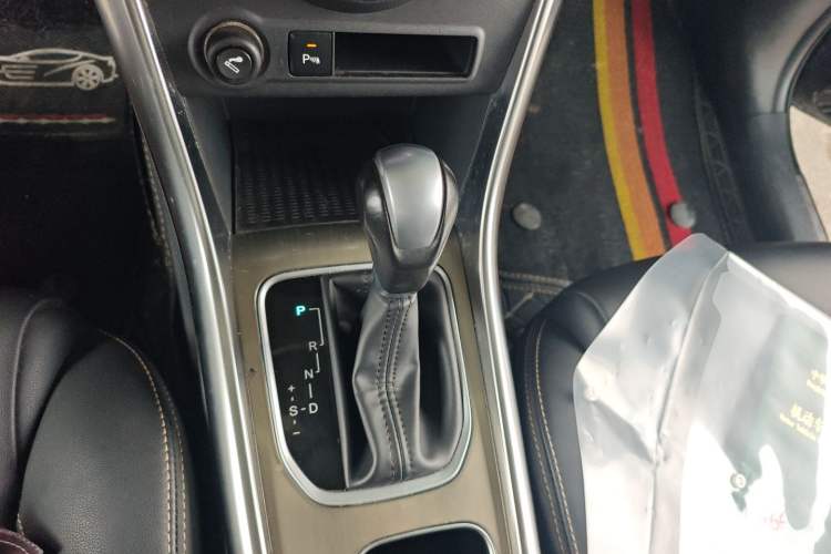 Used BYD Song 2017 Gaishe Upgrade Edition 1.5TID Automatic Elite Model Gear Lever
