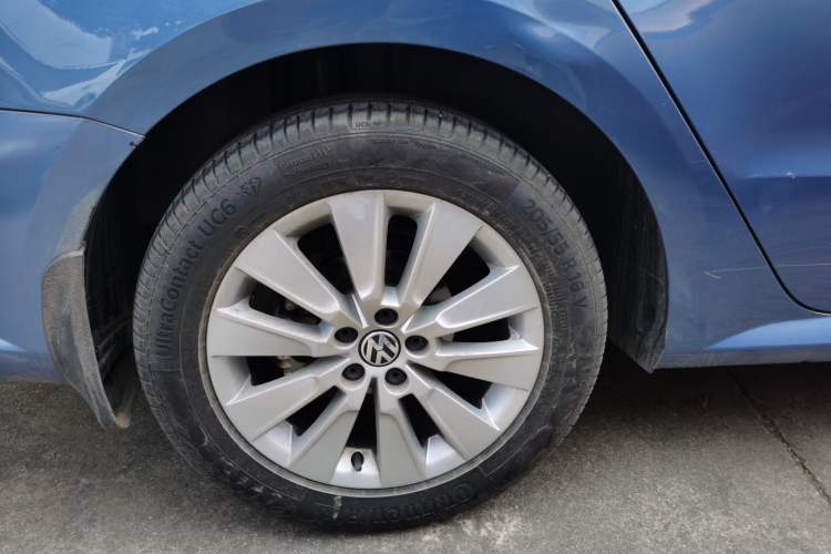 Used Volkswagen Lavida 2013 Restyled Classic 1.6L Automatic Comfort Edition Right Rear Wheel Hub
