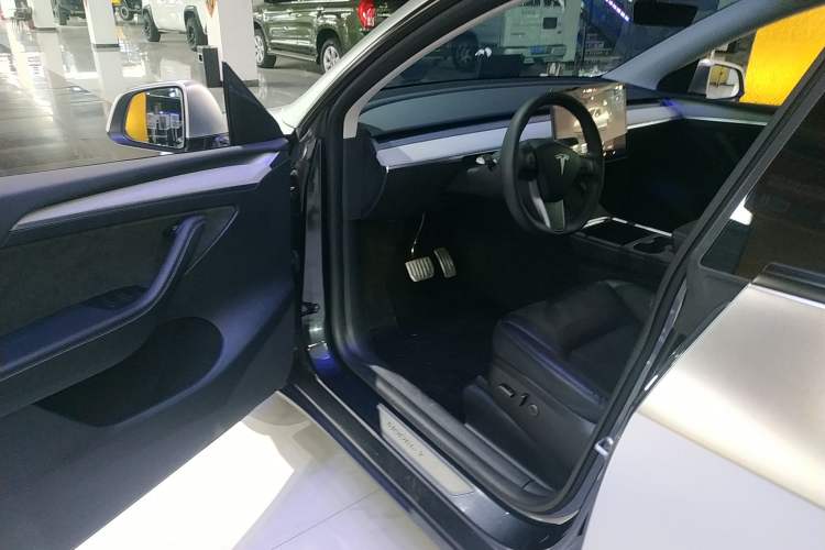 Used Tesla Model Y 2024 Rear-Wheel-Drive Version
