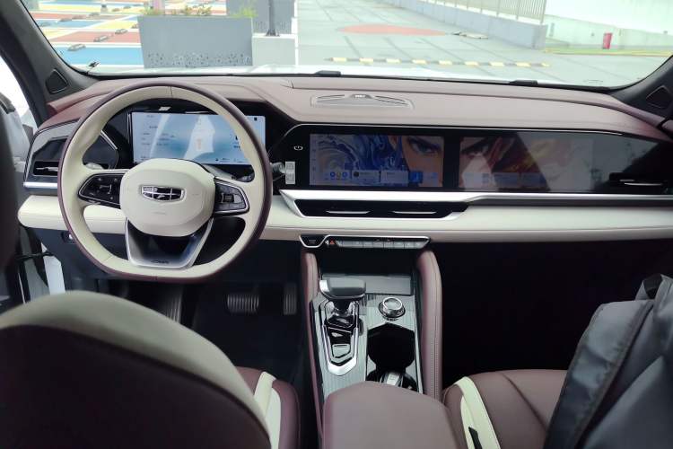 Used Geely Auto Monjaro L 2024 2.0TD High-Power Automatic Two-Wheel Drive Yunqi Version Center Console