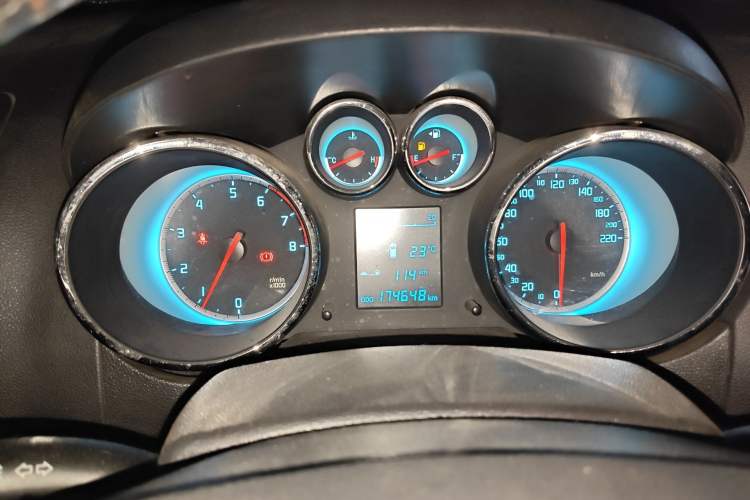 Used CHANGAN CS35 2015 1.6L Manual Luxury Model China IV Standard