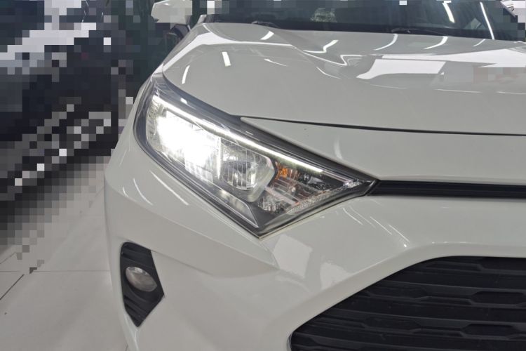 Used Toyota RAV4 2020 Dual-Engine 2.5L E-CVT Four-Wheel Drive Elite Edition Right Front Headlight