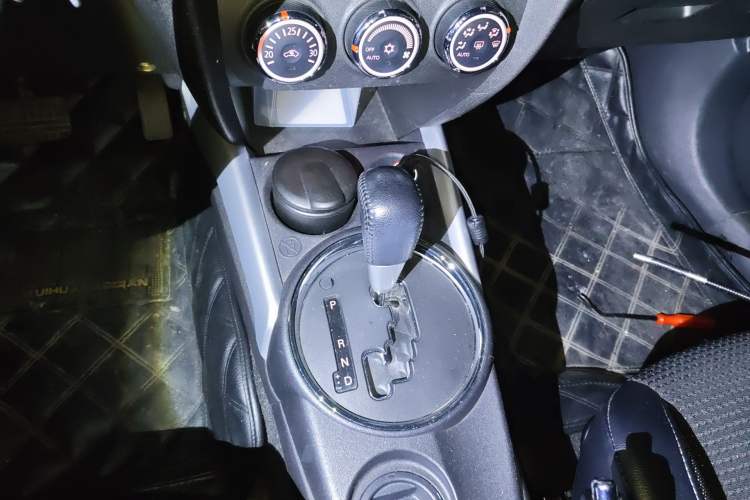 Used Peugeot 4008 2013 2.0L Two-Wheel Drive Fashion Edition Gear Lever