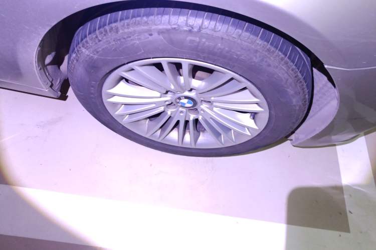 Used BMW 5 Series 2014 525Li Leading Model Right Front Wheel Hub