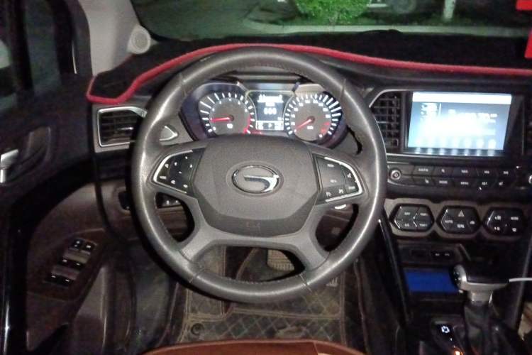 Used GAC Trumpchi GS4 2017 235T Automatic Two-Wheel Drive Luxury Smart Connectivity Version Steering Wheel