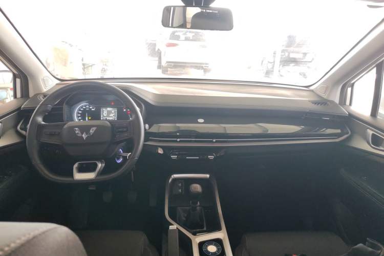 Used Wuling Jiachen 2022 1.5L Manual Enjoyment Elite Model
