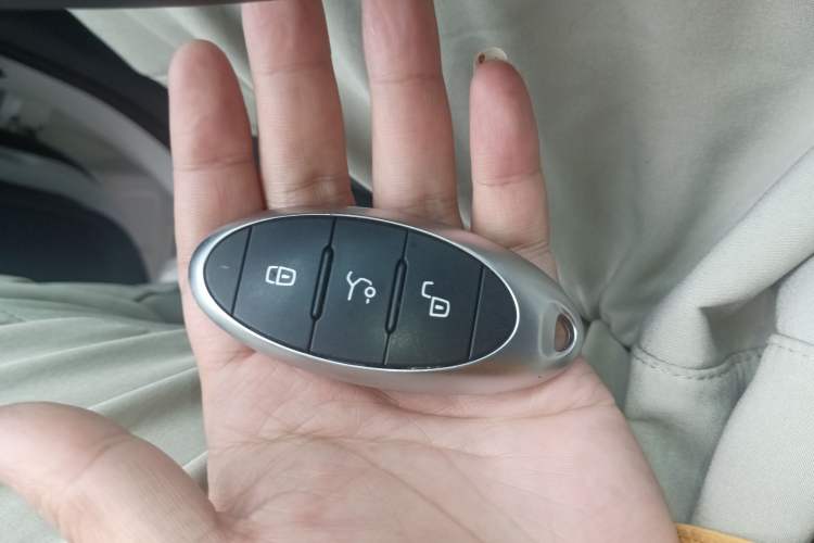 Used Bestune NAT 2023 PRO Comfortable Travel Battery-Swap Version 401km Vehicle Key