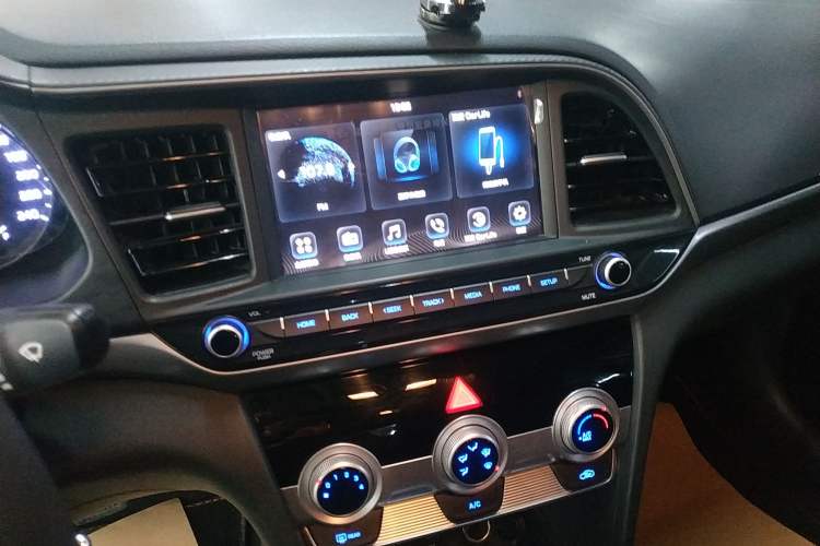 Used Hyundai Elantra (6th Generation / Lingdong) 2019 1.5L CVT ZhiXuan – Elite Version Audio And AC Panel