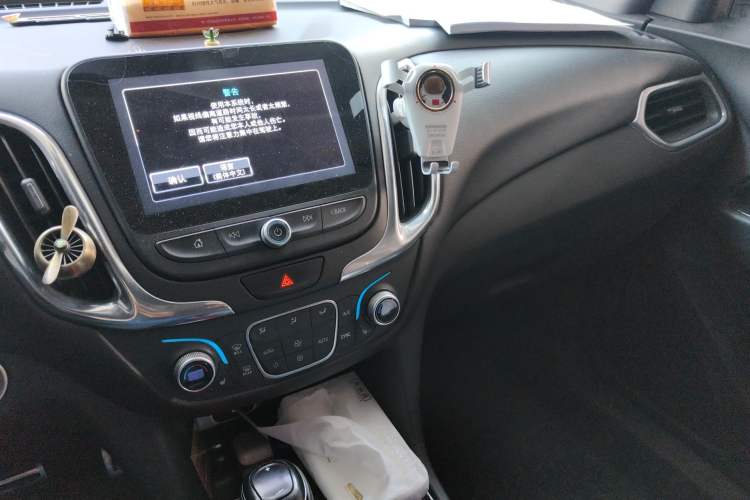 Used Chevrolet Equinox 2017 535T Automatic YuJie Edition Audio And AC Panel