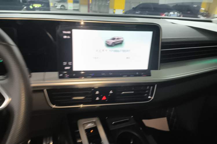 Used Volkswagen Tavendor 2024 380TSI All-Wheel Drive R-Line Cruise Edition Audio And AC Panel