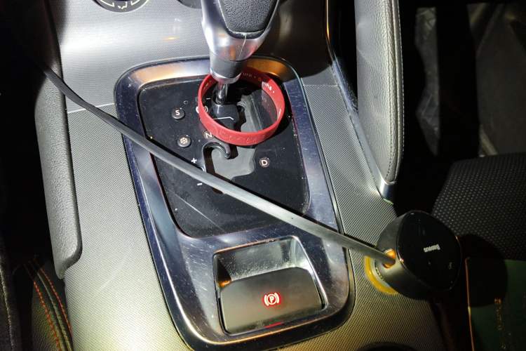 Used Peugeot 3008 2016 1.6THP Automatic Classic Edition Gear Lever