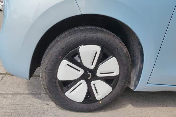 Used Wuling Hongguang MINIEV 2025 Four-Door Version Zhenxiang+ Edition Left Front Wheel Hub