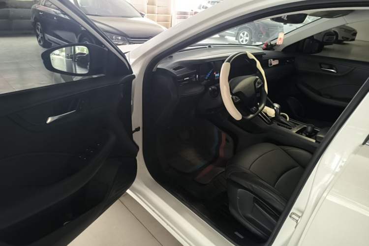 Used Roewe i5 2023 1.5L CVT Luxury Edition
