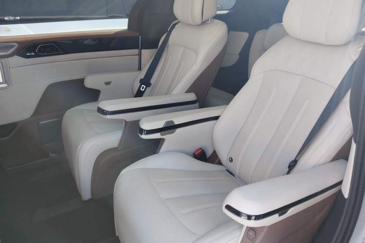 Used BYD Xia 2025 DM-i 1.5T 180km Beyond Edition Interior 4