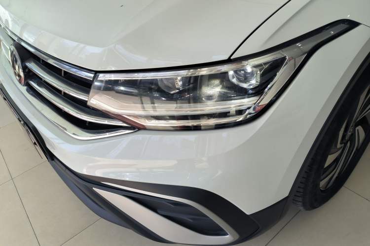 Used Volkswagen Tiguan L 2023 Revised Version 330TSI Automatic Two-Wheel Drive Smart Enjoyment Edition Left Front Headlight