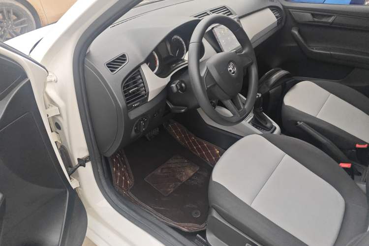 Used Skoda Fabia 2017 1.4L Automatic Car Enjoy Edition
