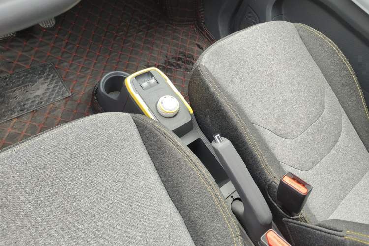 Used Chery QQ Ice Cream 2022 170km Sundae Phosphate Lithium-Ion Gear Lever