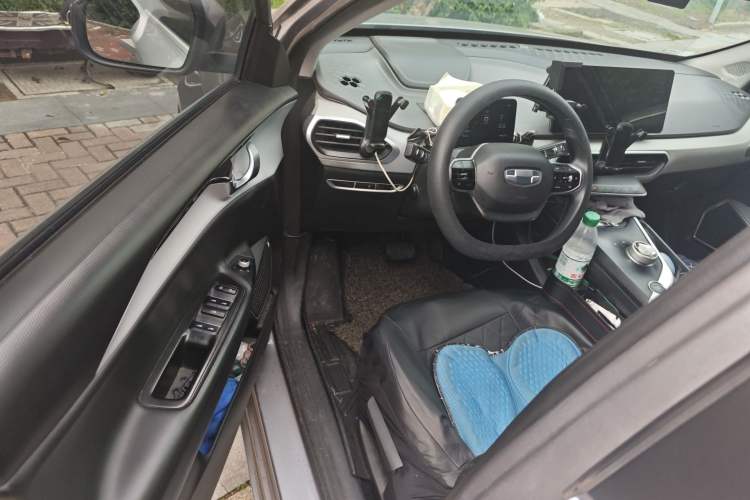 Used Geometry A 2022 Pro 430KM Commuter Edition Driver Seat